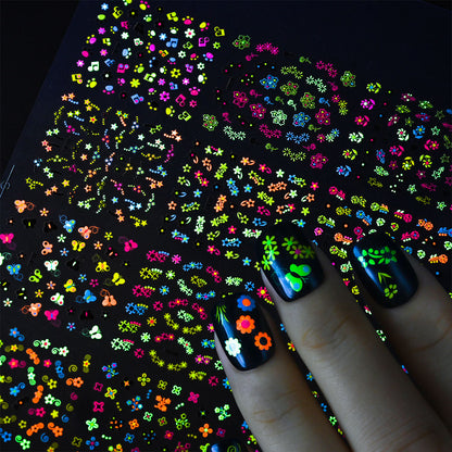 🌙 Nails That Shine at Night