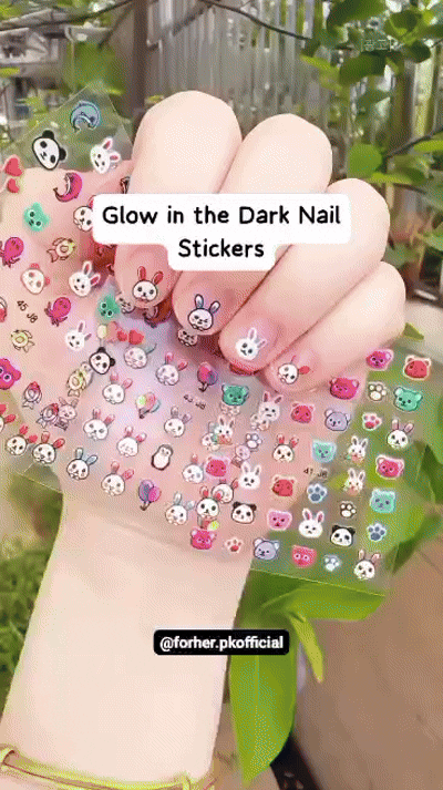 🌙 Nails That Shine at Night