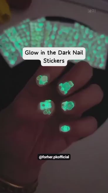 🌙 Nails That Shine at Night